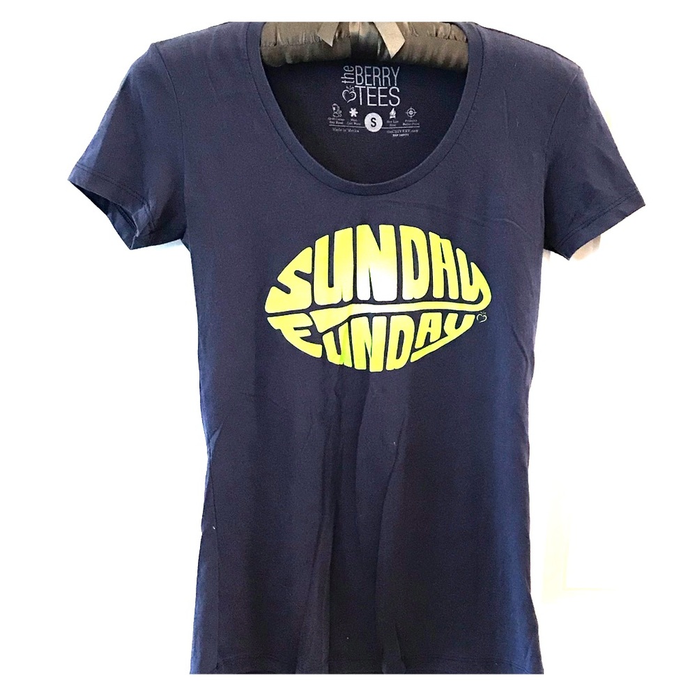 The Berry Chive chivery Sunday funday tee shirt M